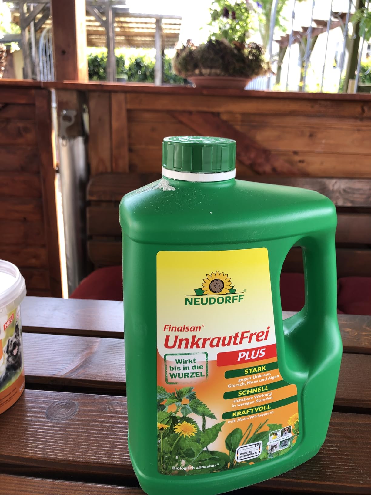Stark gegen Unkraut in Fugen