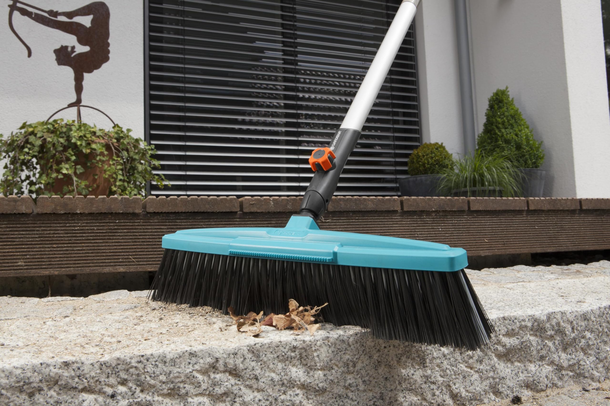gardena-combisystem-stra-enbesen-3622-20-kehrbesen-45-cm-mit-polypropylen-borste image 4